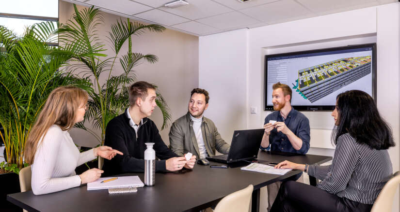 kantoor medewerkers in een meeting